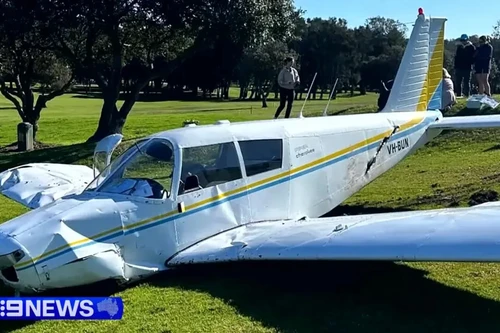 Khoảnh khắc máy bay hạ cánh khẩn cấp xuống sân golf 