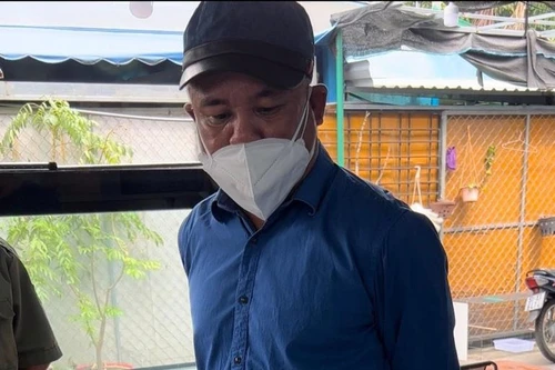 [Tin nhanh tối 16-1-2022] Bắt tại trận giang hồ 'số má' thu tiền bảo kê quán nhậu