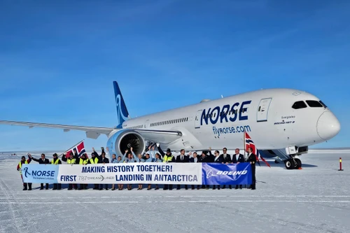 Cú hạ cánh lịch sử tại Nam Cực của loại máy bay chở khách lớn nhất 