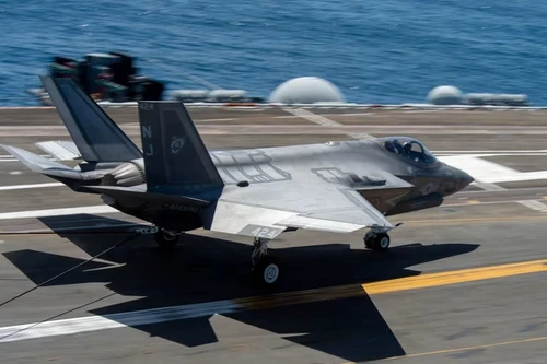 Tiêm kích F-35 của Hải quân Mỹ rơi gần căn cứ