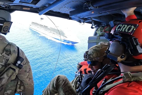 Cuộc giải cứu ngoạn mục của Không quân Mỹ giữa Đại Tây Dương