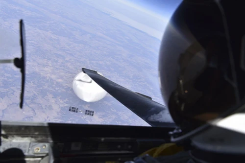 Phát hiện khinh khí cầu lạ bay qua không phận, Mỹ lập tức điều chiến đấu cơ áp sát