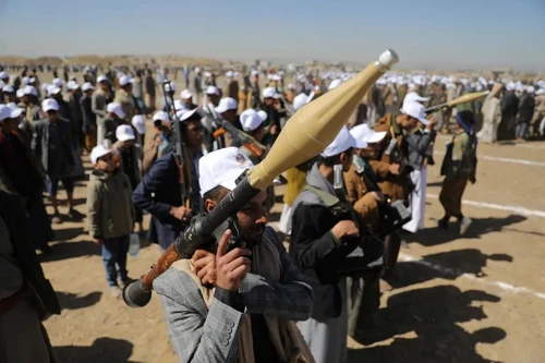 Houthi tuyên bố phóng tên lửa đạn đạo vào tàu chở hàng ở Vịnh Aden