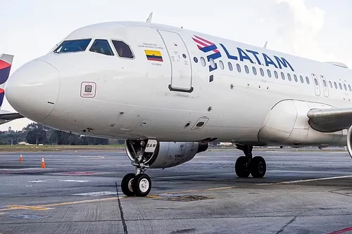 Máy bay gặp ‘sự cố kỹ thuật’, ít nhất 50 người bị thương