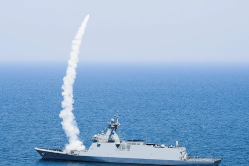 Hải quân Hàn Quốc diễn tập bắn đạn thật với Lục quân và Không quân