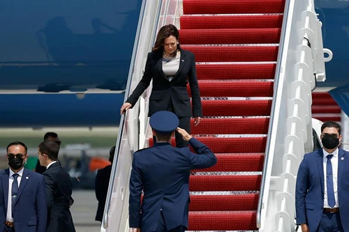 Chuyên cơ chở Phó Tổng thống Mỹ gặp sự cố