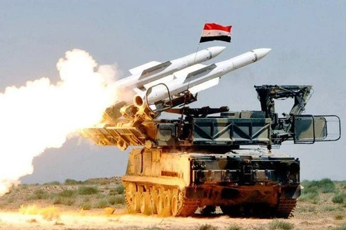 Israel tấn công tên lửa, phòng không Syria lập tức khai hỏa đánh chặn