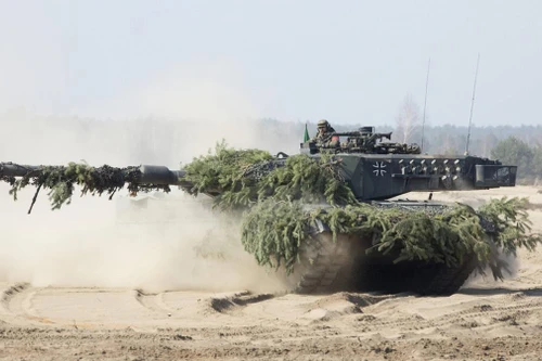 Đức triển khai 2 tiểu đoàn xe tăng tới gần biên giới Nga