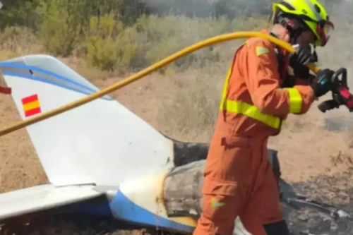 Tây Ban Nha: Máy bay rơi xuống cánh đồng khiến 2 người thiệt mạng