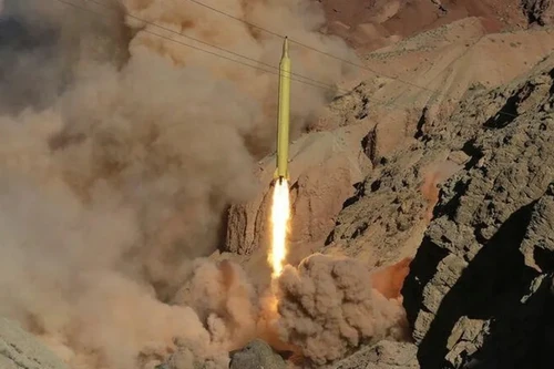 Israel đánh chặn tên lửa đạn đạo của Hezbollah gần Tel Aviv