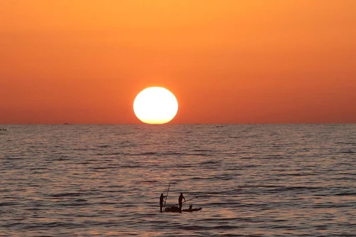 May mắn sống sót sau 29 ngày lênh đênh trên biển