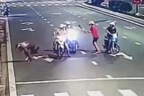 [Tin nhanh sáng 25-7-2022] Chém người dừng đèn đỏ lúc rạng sáng