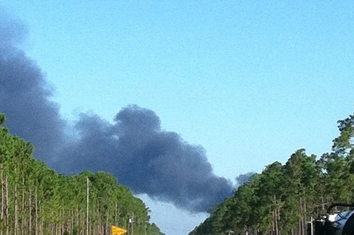 Máy bay không người lái Mỹ lao xuống đường cao tốc