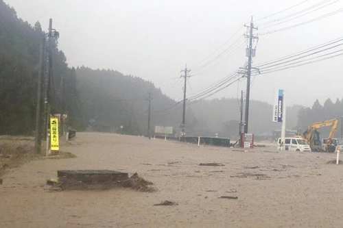 Mưa lớn gây lở đất và lũ lụt tại Nhật Bản