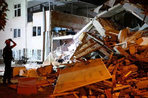 Video động đất mạnh 6,1 độ richter rung chuyển Thổ Nhĩ Kỳ