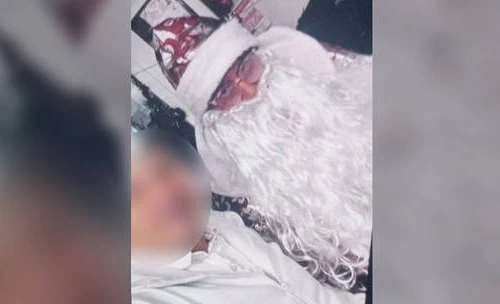 Khoảnh khắc tay súng đóng giả Ông già Noel bắn chết chủ cửa hàng ở Nga