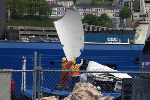 Mỹ trục vớt mảnh vỡ tàu lặn Titan sau vụ nổ thảm khốc