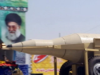 Iran phô diễn 30 tên lửa có thể bắn tới Israel