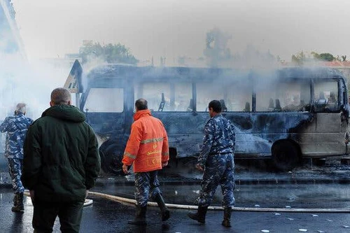 Xe chở binh sĩ Syria bị tấn công, 13 người chết