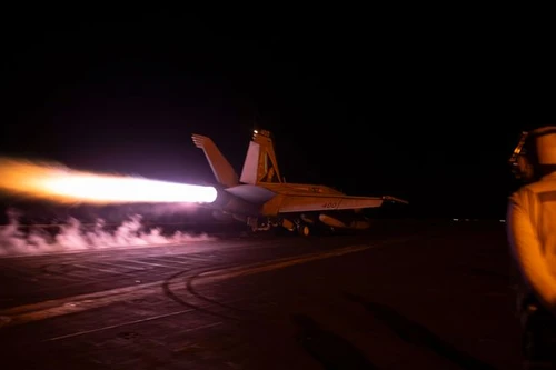 Mỹ - Anh phối hợp không kích mục tiêu Houthi ở miền Tây Yemen