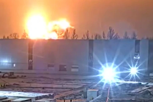 Khoảnh khắc máy bay chở hàng rơi gần sân bay Vilnius của Litva