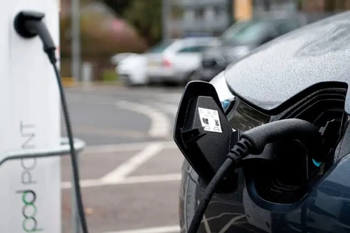 Các hãng ô tô Nhật Bản chạy đua sản xuất pin xe điện thể rắn