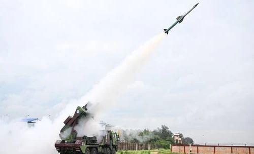 Ấn Độ thử nghiệm thành công hệ thống phòng không tích hợp