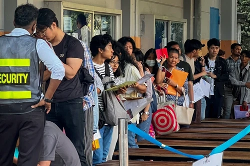 Nhiều người tìm cách rời Myanmar sau lệnh tổng động viên