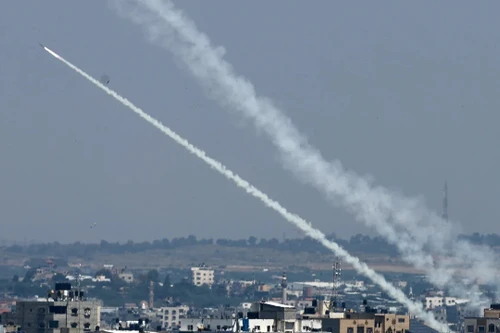 Hàng trăm quả rocket được phóng từ Dải Gaza vào Israel