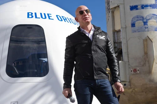 Chi 28 triệu USD bay vào vũ trụ cùng tỷ phú Jeff Bezos