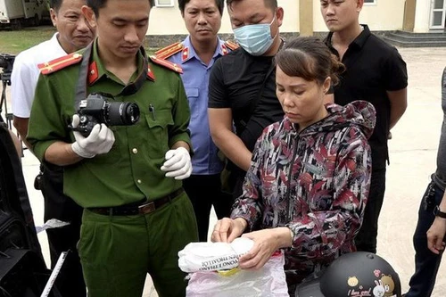 [Tin nhanh tối 28-3-2021] Bắt giữ “nữ quái” tàng trữ hơn 2.000 viên ma túy tổng hợp