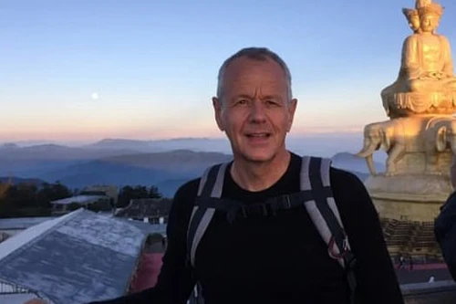 Tổng lãnh sự Anh nhảy xuống sông cứu nữ sinh Trung Quốc