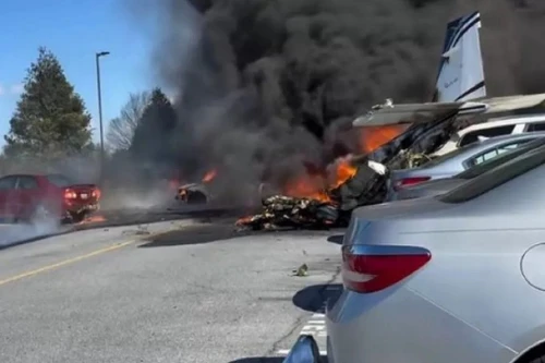 Máy bay rơi xuống khu dân cư tại Mỹ