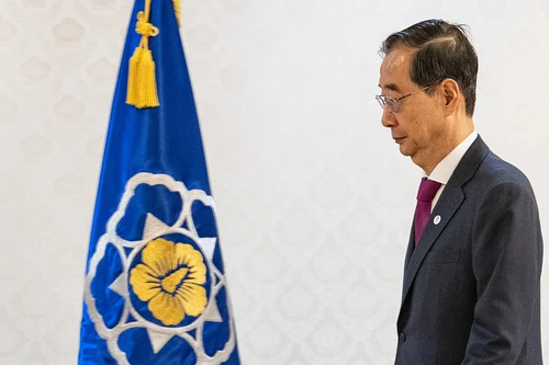 Thủ tướng Hàn Quốc và lãnh đạo đảng cầm quyền đệ đơn từ chức