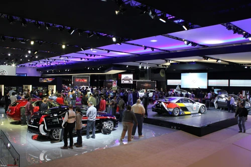 Triển lãm ô tô New York: Xe lai xăng - điện thu hút sự quan tâm 