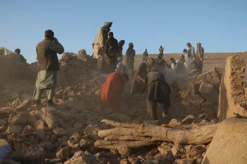 Cảnh tượng như ‘ngày tận thế’ sau loạt trận động đất mạnh rung chuyển Afghanistan