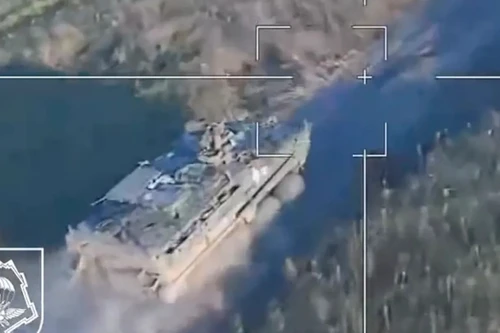 Xem UAV cảm tử của Nga truy đuổi, phá hủy xe thiết giáp Stryker Ukraine