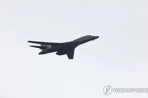 Máy bay ném bom chiến lược B-1B Lancer của Mỹ lần đầu xuất hiện trong lễ duyệt binh tại Hàn Quốc