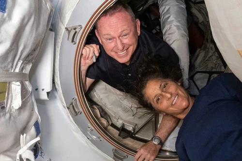 Hai phi hành gia NASA sẽ làm gì khi mắc kẹt thêm 6 tháng nữa trên không gian?