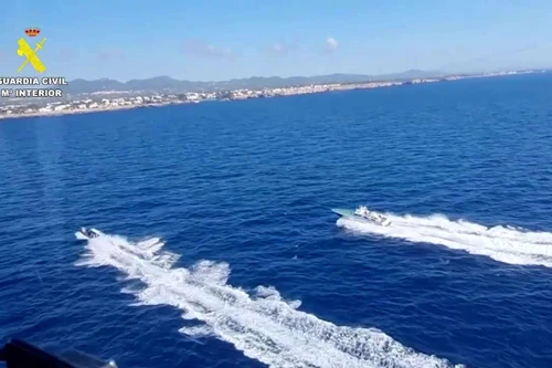Xem cảnh sát Tây Ban Nha rượt đuổi nghi phạm buôn lậu ma túy trên biển 
