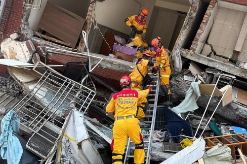 Đội cứu hộ nước ngoài đầu tiên đến khu vực bị động đất ở Đài Loan (Trung Quốc)