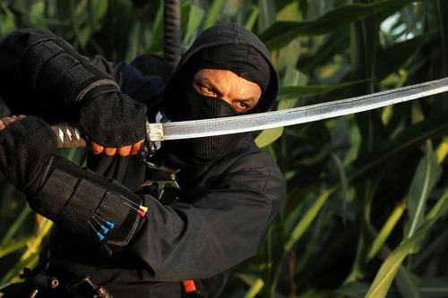 ‘Ninja’ cầm kiếm chém lính đặc nhiệm Mỹ trong đêm