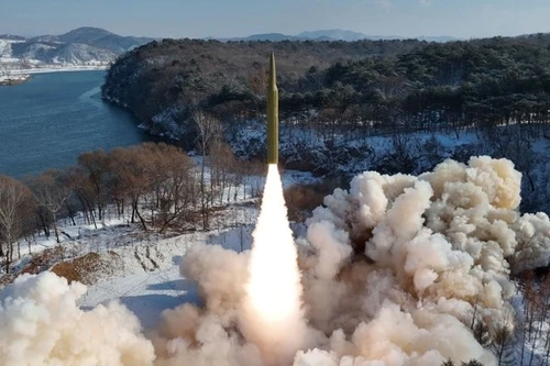 Hàn Quốc: Triều Tiên dường như đã phóng ‘tên lửa siêu lớn’