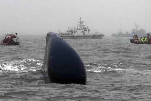Thợ lặn tử vong khi tham gia tìm kiếm nạn nhân chìm phà Sewol