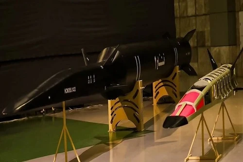 Iran công bố tên lửa siêu thanh mới phát triển trong nước