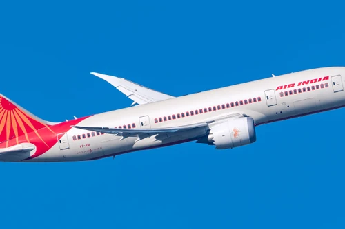 Máy bay Boeing 787 chở 275 người hạ cánh khẩn cấp tại Matxcơva