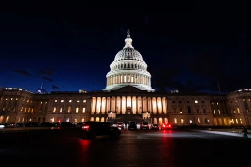 Hạ viện Mỹ bỏ phiếu thông qua dự luật mở cửa lại chính phủ