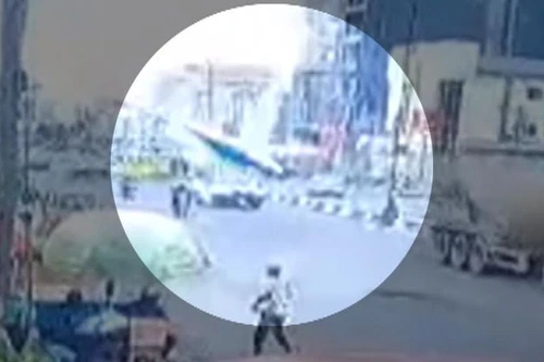 Máy bay rơi xuống đường phố đông đúc ở Thủ đô Lagos của Nigeria