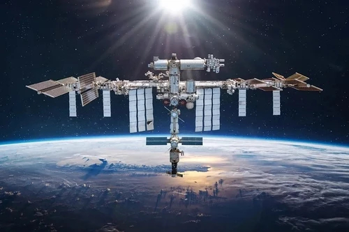 Mỹ nói vệ tinh Nga bị vỡ trong không gian, phi hành gia ISS phải trú ẩn