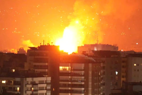 Israel tiến hành các cuộc không kích vào Iran